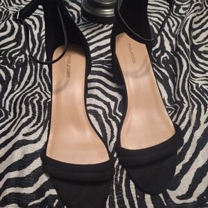 NWOB MAURICES 91/2 Black Block Heel Ankle Buckle Sandals